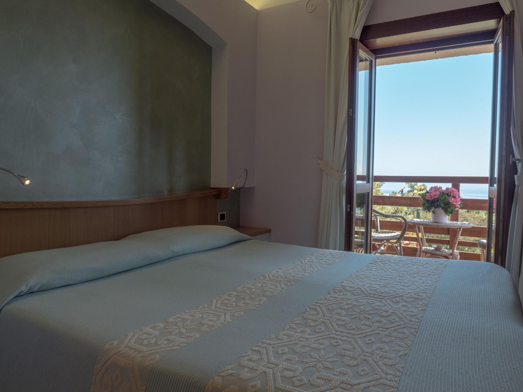 Hotel Cala Reale Stintino Bagian luar foto
